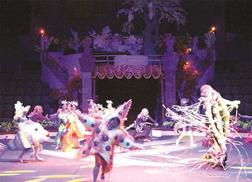 Circus performance calls on people to protect environment