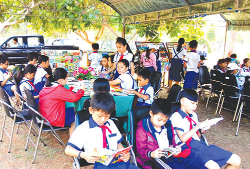 Thousands of books brought to people on Phu Quy island