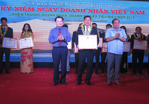 Outstanding firms, entrepreneurs honored on Vietnam Entrepreneurs Day