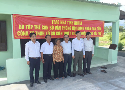 Trao nhà tình nghĩa cho thương binh Nguyễn Thị Bích