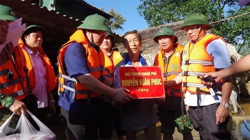 Deputy PM Hue inspects flood recovery in Ha Tinh and Quang Binh