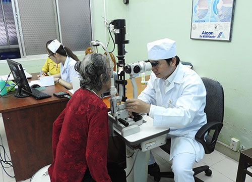 300 elderly get free-of-charge eye screening