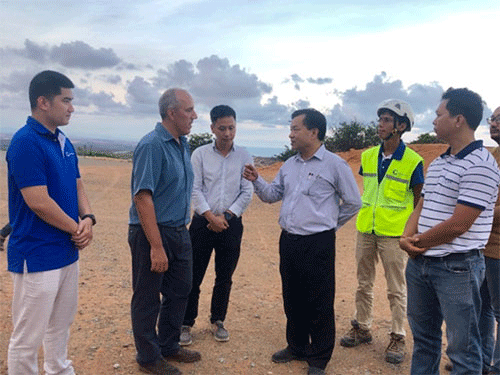 Chairman Hai toured Dai Phong wind plant project