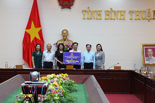 Vice State President granted VND 1.3 billion to Binh Thuan Children Protection Fund