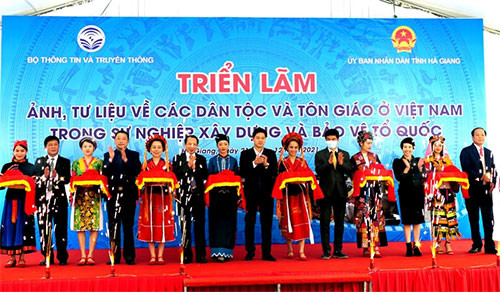 Photo exhibition about ethnic groups and religions in Vietnam