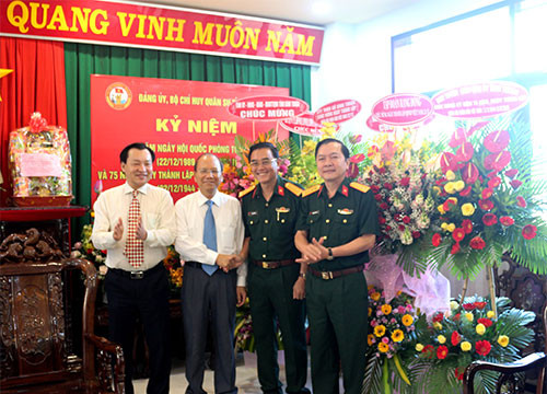 Province’s leaders visit, congratulate armed forces on the 75th founding anniversary of Vietnam People’ s Army