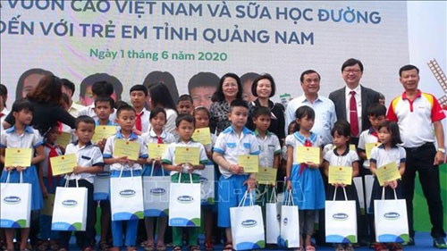 Vice State President visits kids in Quang Nam on Children’s Day