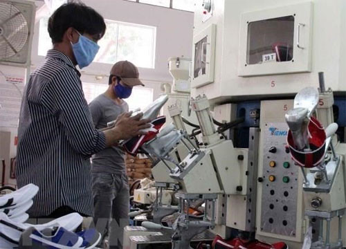 Vietnam reports increases in new enterprises in all sectors for first time this year