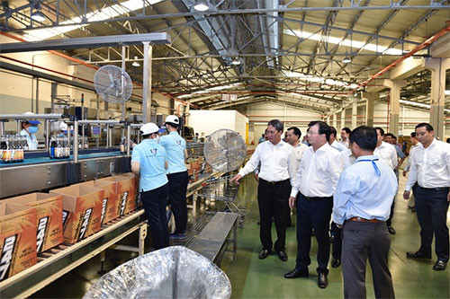 Deputy PM Trinh Dinh Dung visited Vinh Hao Mineral Water Plant