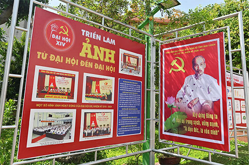 Photo exhibition opens to hail successful Party congress