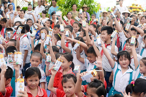 10.000 glasses of milk offered to ethnic minority children in mountainous areas