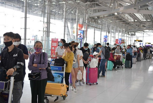 Over 340 Vietnamese citizens return home from Thailand