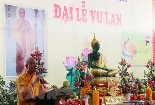 OVs in Laos celebrate Buddhist Vu Lan festival
