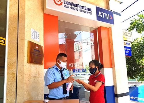 Cần sử dụng tiền mới tại ATM để tránh lây nhiễm Covid-19