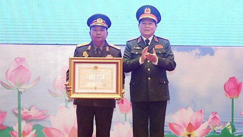 Orders bestowed on Vietnamese, Lao military units, individuals