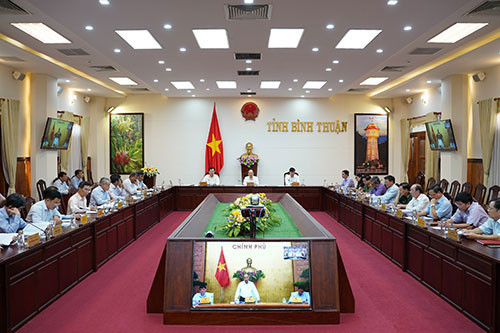 PM Nguyen Xuan Phuc urged Binh Thuan to focus on solving crucial issues