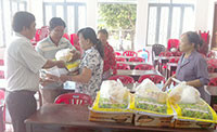 Lo tết cho người nghèo Khu phố 11, phường Phú Thủy (Phan Thiết)