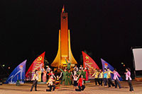 Thắp nến tri ân các anh hùng, liệt sĩ nhân kỷ niệm Ngày giải phóng Bình Thuận