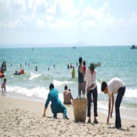 Bãi biển Cam Bình với nhiều chuyển biến tích cực về vệ sinh môi trường