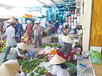 Dạo chợ khu du lịch Hàm Tiến - Mũi Né: Hàng hóa địa phương thiếu vắng