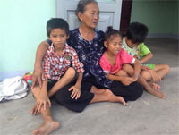 Thắt lòng với hoàn cảnh 3 đứa trẻ mồ côi sống với bà nội 70 tuổi