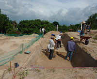Các nhà khảo cổ học vừa phát hiện hàng chục mộ táng và di vật có niên đại sớm hơn thời văn hóa Sa Huỳnh ở tỉnh Bình Thuận.