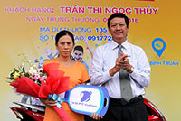 VNPT Vinaphone Bình Thuận: Trao giải thưởng honda vision cho khách hàng Trần Thị Ngọc Thủy
