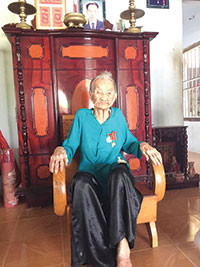 Gặp cụ Dương Thị Dồi (102 tuổi): Vẫn như cây đời mãi mãi xanh tươi