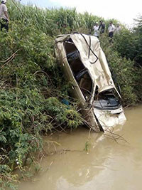 Tìm thấy thi thể và xe ô tô 7 chỗ trôi trên sông La Ngà