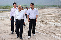 Bí thư Tỉnh ủy kiểm tra đột xuất bãi xỉ than Vĩnh Tân và đồng muối Thông Thuận