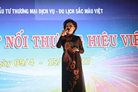 Ca sĩ Giao Linh hát trên quê hương huyện đảo