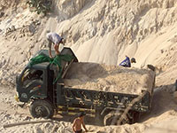 Nhức nhối nạn khai thác cát trái phép ở xã Hòa Minh