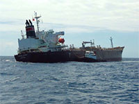 Vụ tàu CHEMROAD JOURNEY mắc cạn: Đã bơm chuyển xong gần 510.000 tấn dầu nhiên liệu