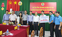 Tổng Liên đoàn Lao động Việt Nam: Trao 200 triệu đồng hỗ trợ sửa chữa các trường học