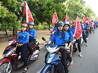 Diễu hành tuyên truyền Ngày pháp luật Việt Nam