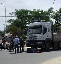 Tai nạn giao thông, người ngồi xe lăn đi bán vé số tử vong