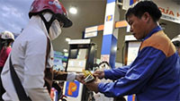 Giá xăng dầu giảm mạnh từ 15h chiều nay