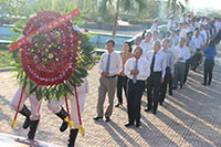 Lễ viếng liệt sĩ nhân ngày thống nhất đất nước