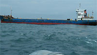 Thêm một tàu hàng mắc cạn tại vùng biển Bình Thuận