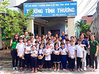 THT Group Austrailia và ca sĩ Thái Huy: Giao lưu và tặng 80 phần quà cho Trường Tình thương