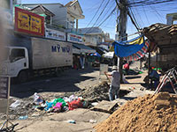 Sửa chữa đường trước mặt chợ Phú Thủy