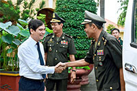 Lãnh đạo tỉnh tiếp đoàn cán bộ Tiểu khu Quân sự tỉnh Kampong Chhnang