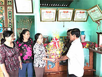 Hội Cựu TNXP Bình Thuận: Thăm và tặng 160 phần quà cho gia đình liệt sĩ và cán bộ hội cơ sở