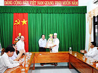   Phó Bí thư Thường trực Tỉnh ủy đến thăm và làm việc tại huyện đảo Phú Quý