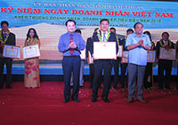 Kỷ niệm Ngày Doanh nhân Việt Nam: Chủ tịch UBND tỉnh tặng Bằng khen cho 11 tập thể, 10 cá nhân