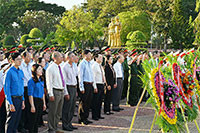 Lễ Viếng liệt sĩ nhân kỷ niệm 75 năm ngày thành lập QĐND Việt Nam