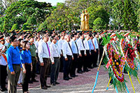 Lễ viếng liệt sĩ và viếng Bác nhân ngày giải phóng miền Nam thống nhất đất nước