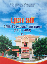Phú Trinh giới thiệu sách Lịch sử Đảng bộ phường