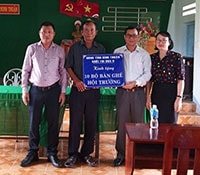 Khối thi đua 6: Bàn giao công trình “Chung sức chung lòng xây dựng nông thôn mới”
