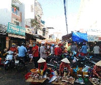 Hải sản, thịt heo quay bán chạy hàng phiên chợ đầu năm